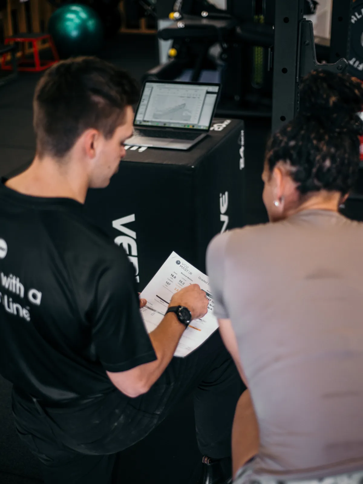 Exercise physiologist review performance of a client