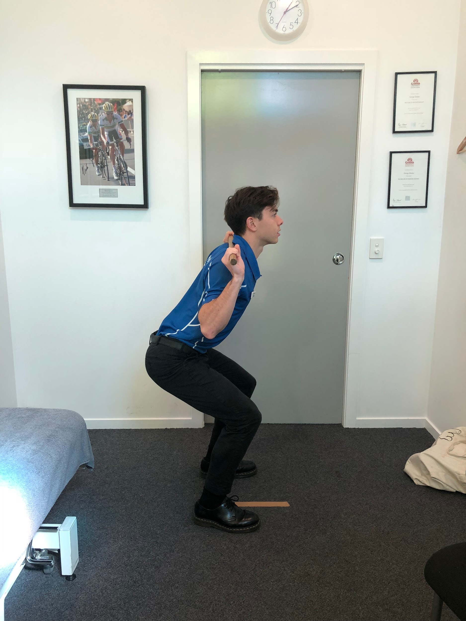 What are the Differences in Technique Between a Squat and a Deadlift